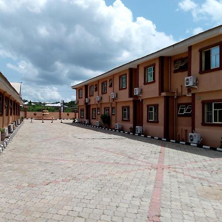 Gen-Preston Hotel And Suites Papalanto Экстерьер фото