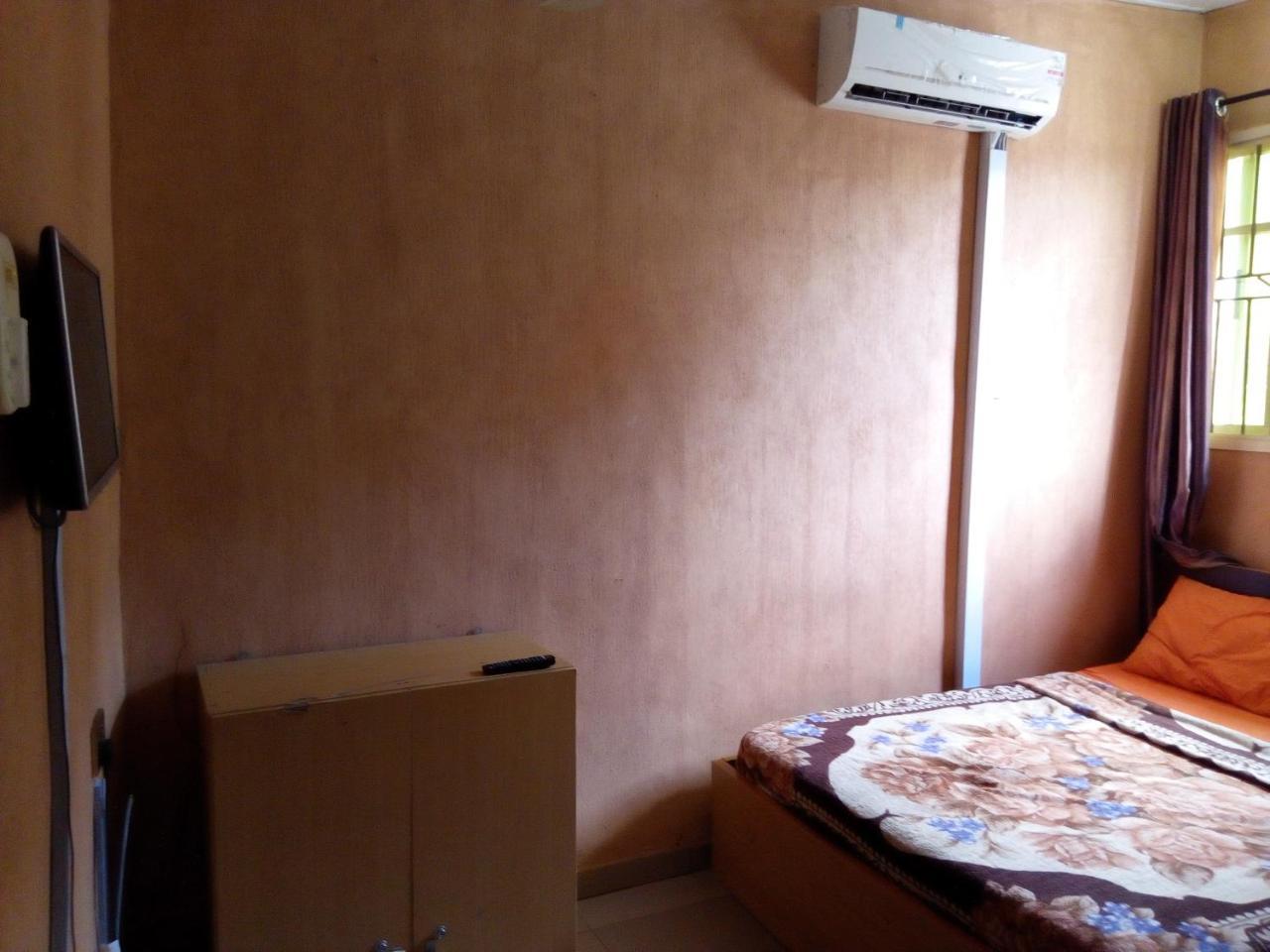 Gen-Preston Hotel And Suites Papalanto Экстерьер фото