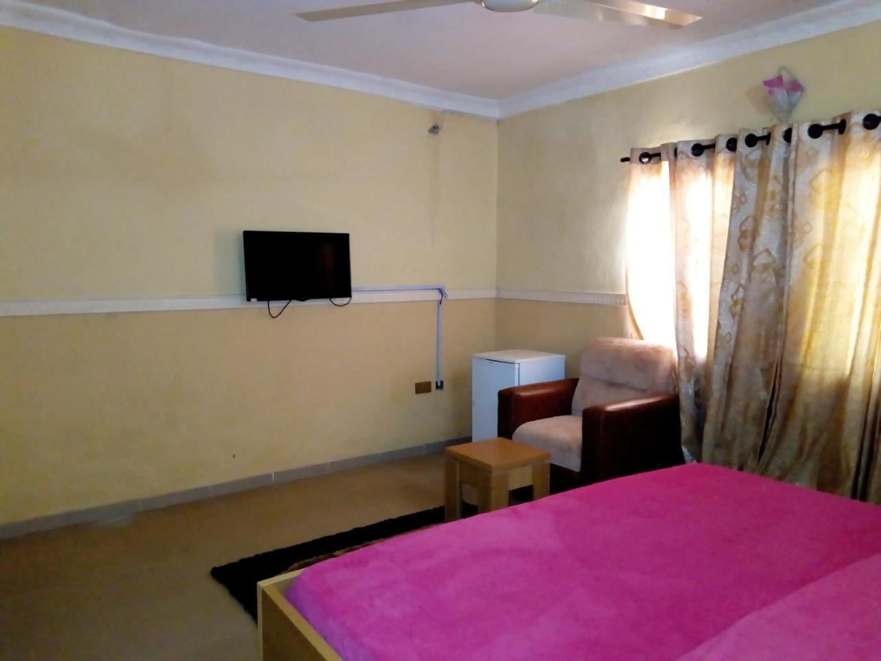 Gen-Preston Hotel And Suites Papalanto Экстерьер фото