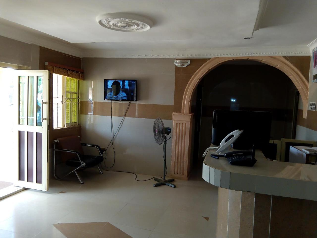 Gen-Preston Hotel And Suites Papalanto Экстерьер фото